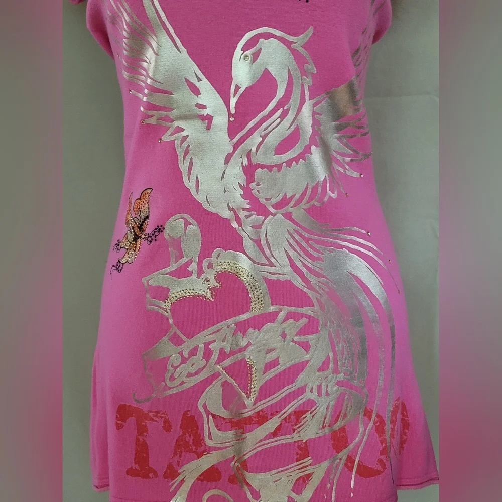 Pink Graphic V-Neck Women Top - Picture 2 of 10
